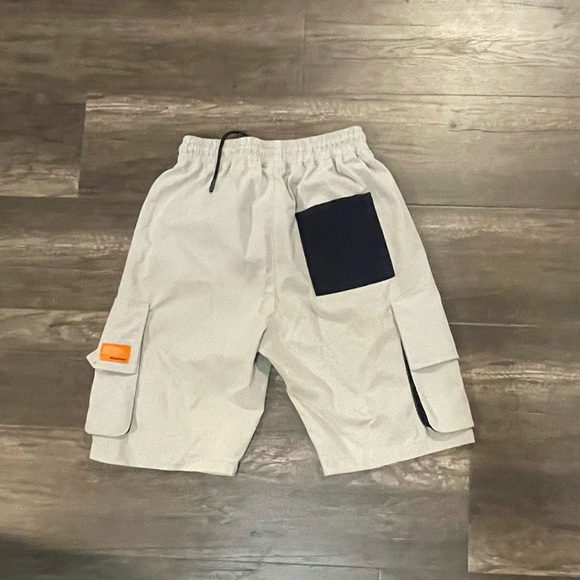 ZAFUL men’s tan cargo shorts with drawstring waist - Picture 2 of 3